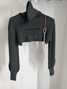 Cropped Ribbed Turtleneck Sweater - Black